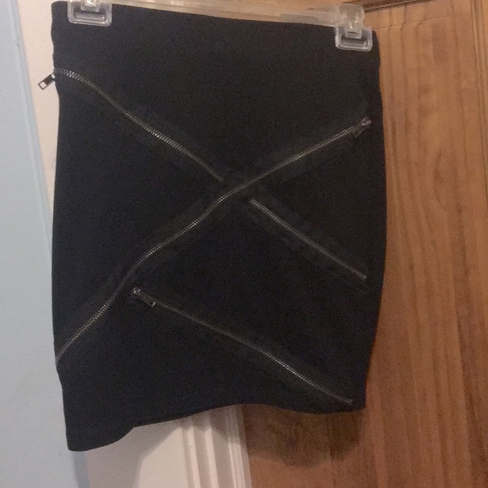 Black skirt with zippers on the front 🙌